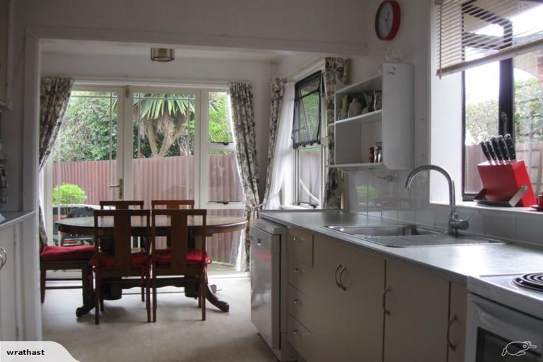 Photo of property in 1 Perth Place, Awapuni, Palmerston North, 4412