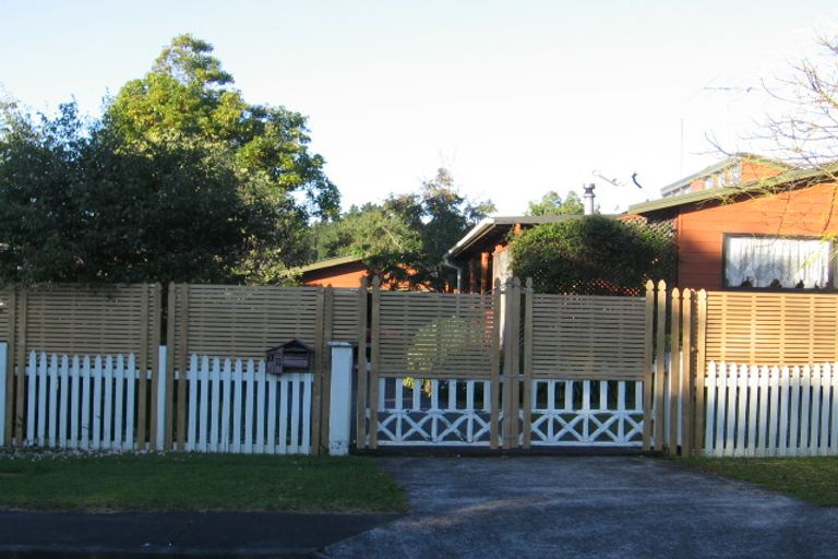 Photo of property in 13 Redlands Grove, Swanson, Auckland, 0612