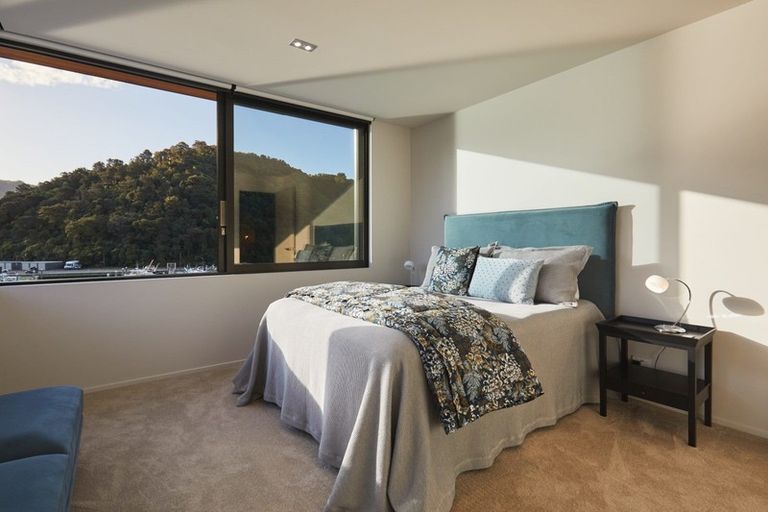 Photo of property in 69 Waikawa Road, Picton, 7220