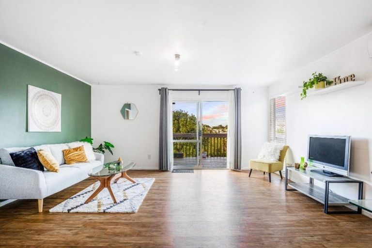 Photo of property in 15 Arde Place, Massey, Auckland, 0614