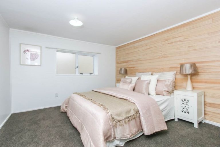 Photo of property in 1/523 Glenfield Road, Glenfield, Auckland, 0629