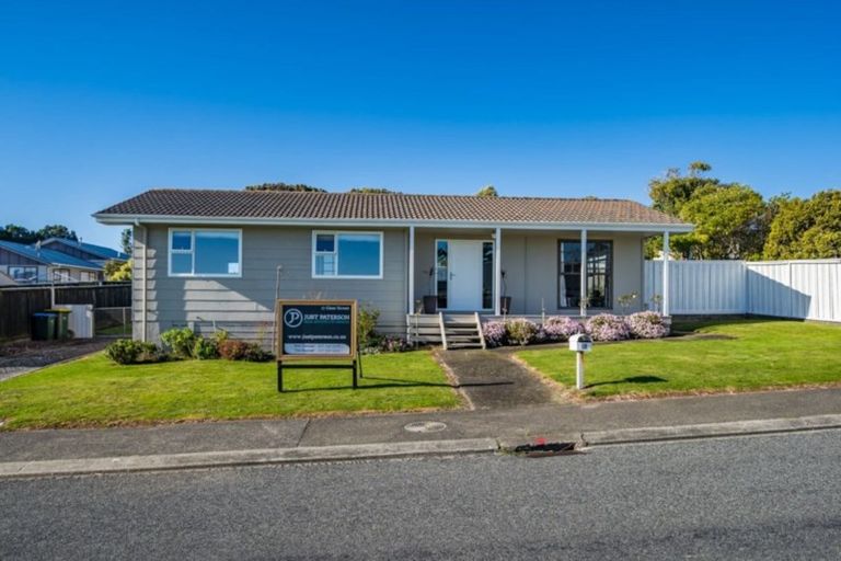 Photo of property in 17 Cleat Street, Whitby, Porirua, 5024