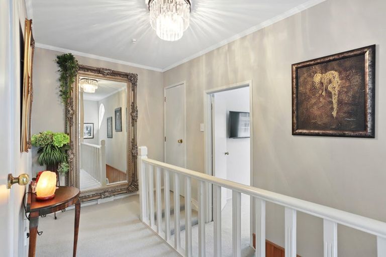 Photo of property in 2/21 Deane Avenue, Titirangi, Auckland, 0604