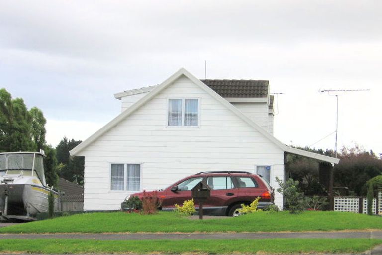 Photo of property in 3 Gosford Drive, Botany Downs, Auckland, 2010