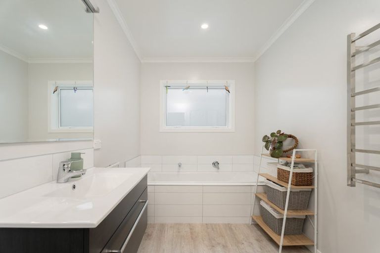 Photo of property in 17 Belize Grove, Grenada Village, Wellington, 6037