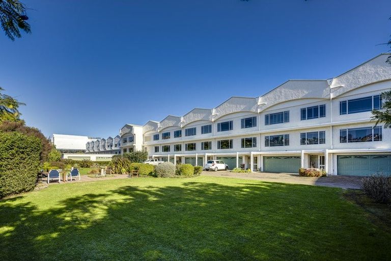 Photo of property in 6/26 West Quay, Ahuriri, Napier, 4110