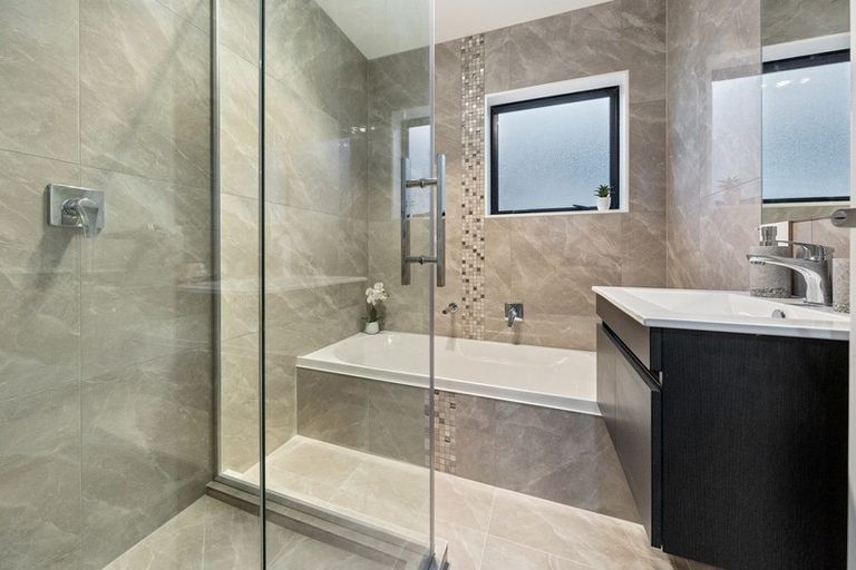 Photo of property in 16 Moyle Street, Pokeno, 2402