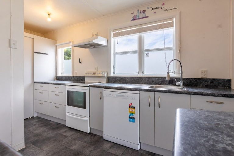 Photo of property in 21 Bevan Street, Woodville, 4920