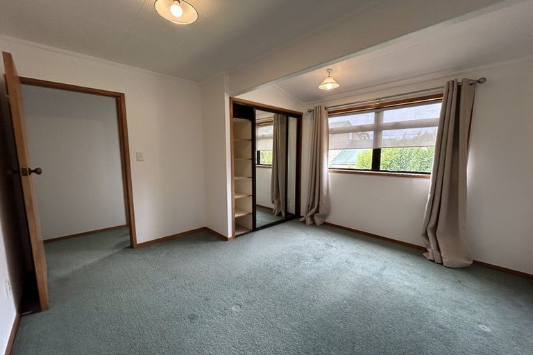 Photo of property in 14a Chablis Place, Henderson, Auckland, 0612