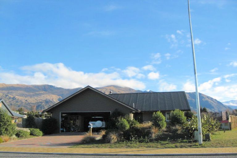 Photo of property in 132 Kings Drive, Wanaka, 9305