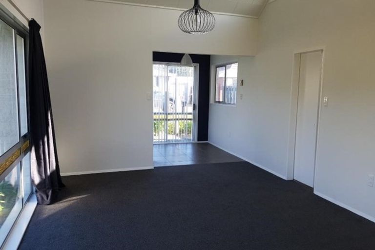 Photo of property in 2 Cypress Grove, Paraparaumu, 5032