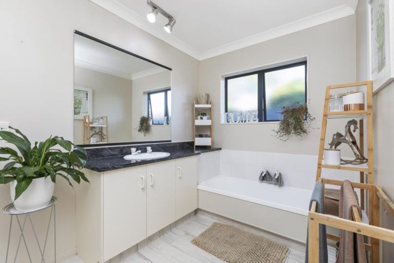 Photo of property in 51 Olympus Grove, Papamoa Beach, Papamoa, 3118