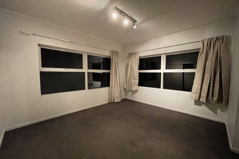 Photo of property in 9 Seaview Road, Castor Bay, Auckland, 0620
