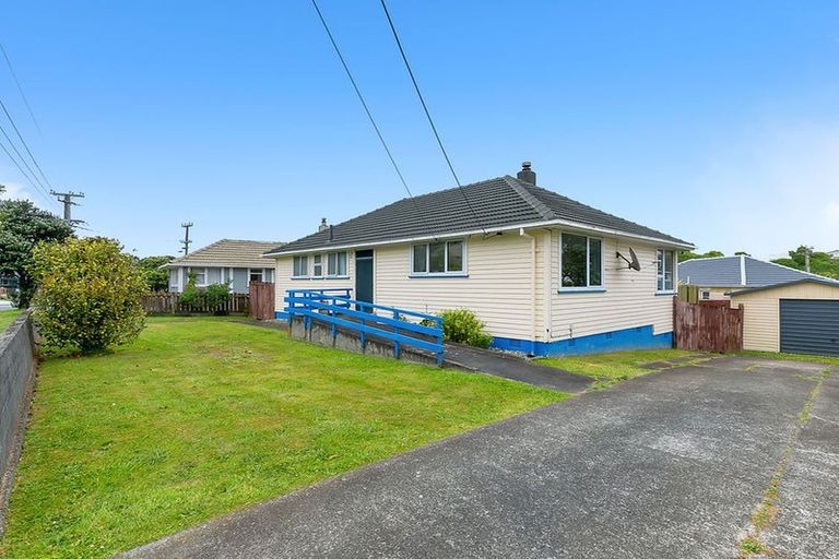 Photo of property in 19 Dimock Street, Titahi Bay, Porirua, 5022