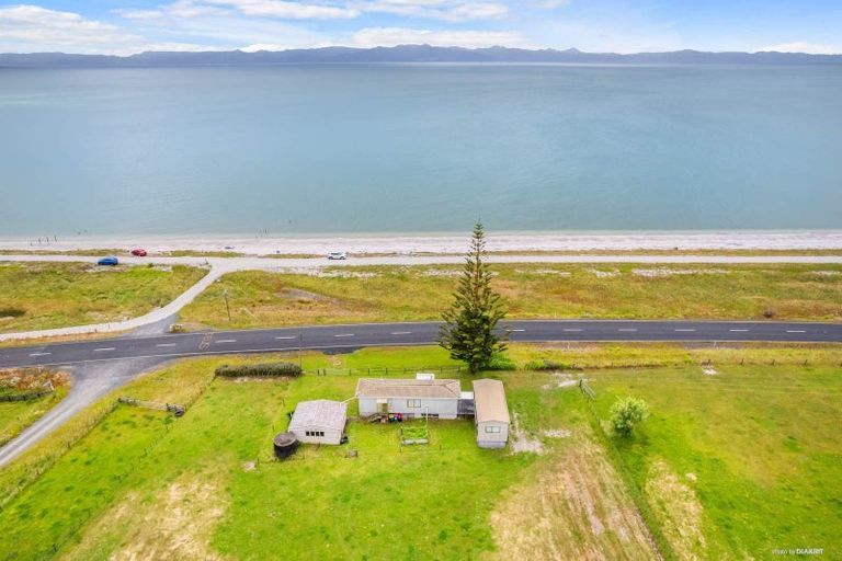 Photo of property in 587 East Coast Road, Kaiaua, Miranda, 2473