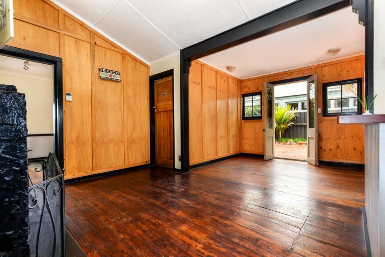 Photo of property in 3 Campbell Street, Palmerston North, 4410