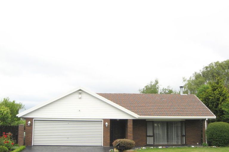 Photo of property in 4 Kruse Place, Redwood, Christchurch, 8051