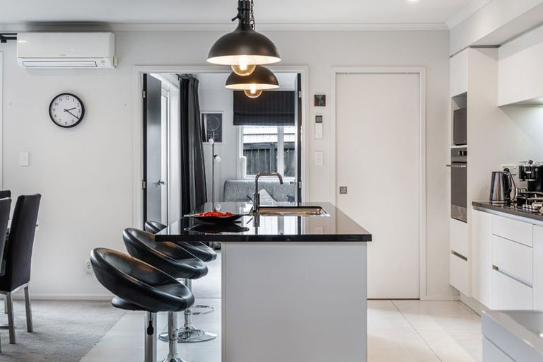 Photo of property in 11 Fred White Drive, Kumeu, 0810