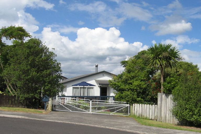 Photo of property in 5 Garcia Place, West Harbour, Auckland, 0618