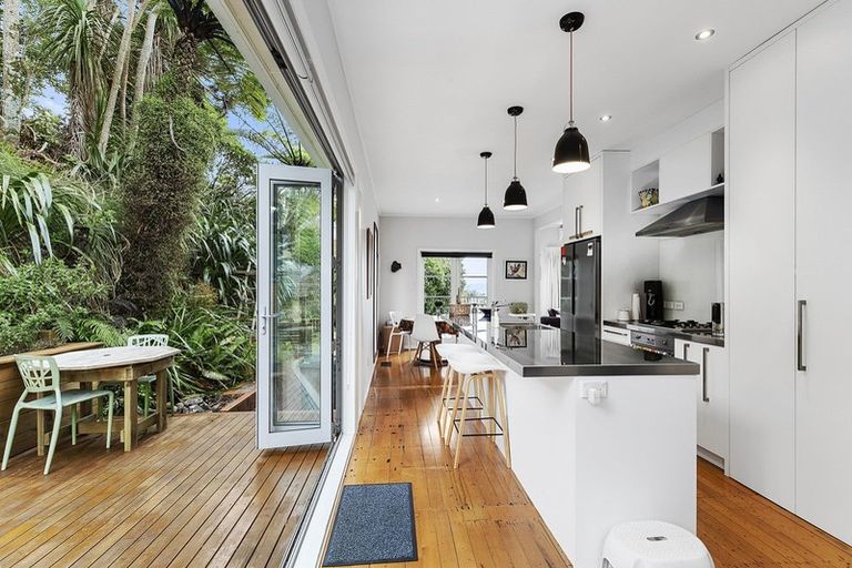 Photo of property in 4 Broomhill Road, Aro Valley, Wellington, 6012