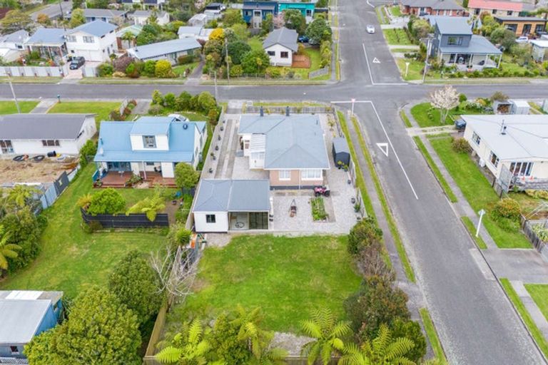 Photo of property in 20 Cook Street, Carters Beach, Westport, 7825