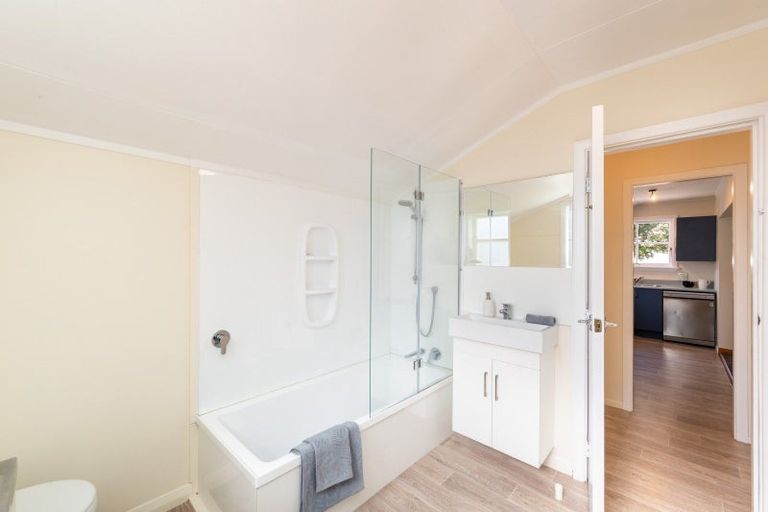 Photo of property in 5 Mangaroa Hill Road, Clouston Park, Upper Hutt, 5018