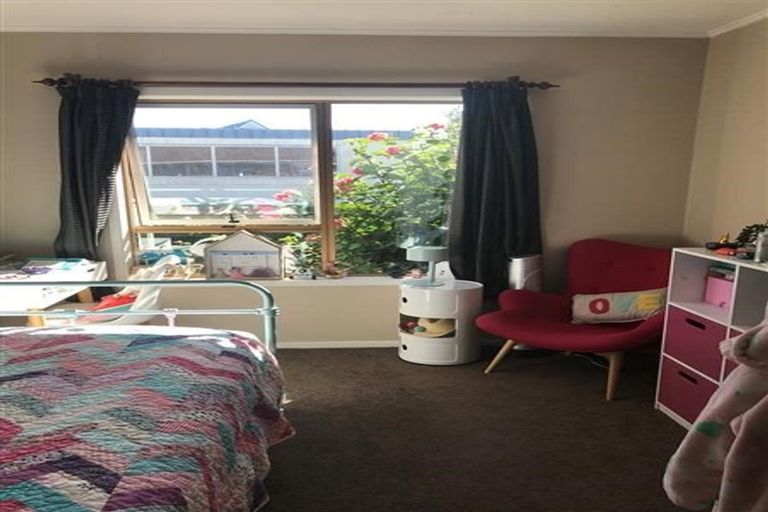 Photo of property in 47 James Cook Street, Havelock North, 4130