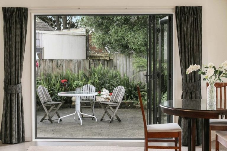 Photo of property in 15a Callis Avenue, Opaheke, Papakura, 2113