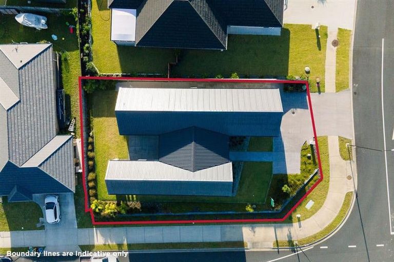 Photo of property in 1 Kaurinui Crescent, One Tree Point, 0118