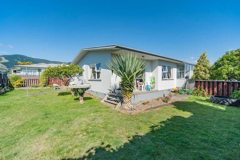 Photo of property in 2/3 Kipling Crescent, Stoke, Nelson, 7011