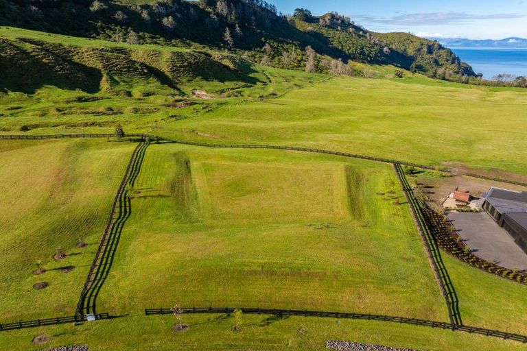 Photo of property in 1 Taumata Rise, Acacia Bay, 3385