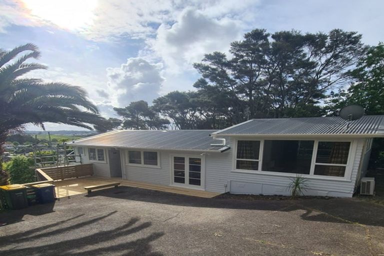 Photo of property in 2/590 East Coast Road, Pinehill, Auckland, 0630