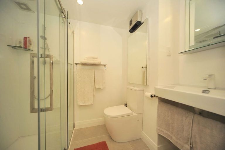 Photo of property in 1/2 Hood Street, Mount Victoria, Wellington, 6011