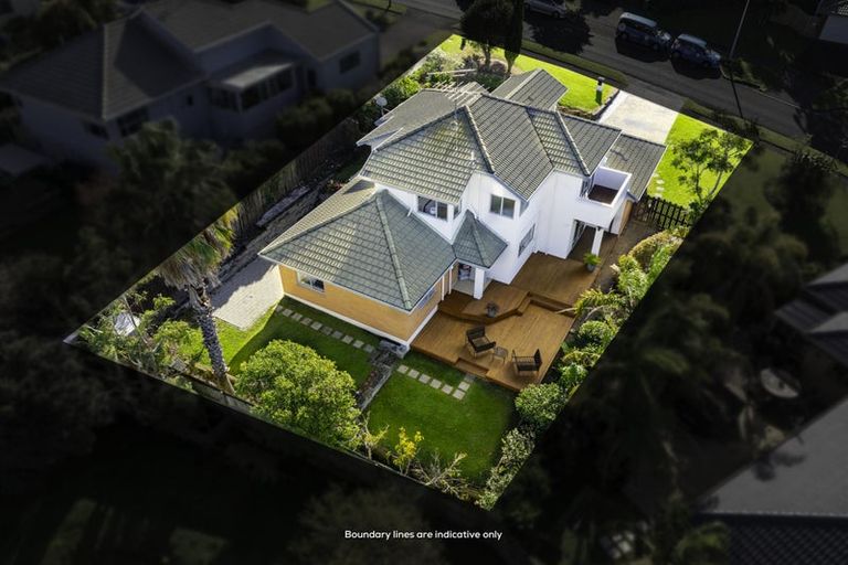 Photo of property in 29 Caversham Drive, Torbay, Auckland, 0630