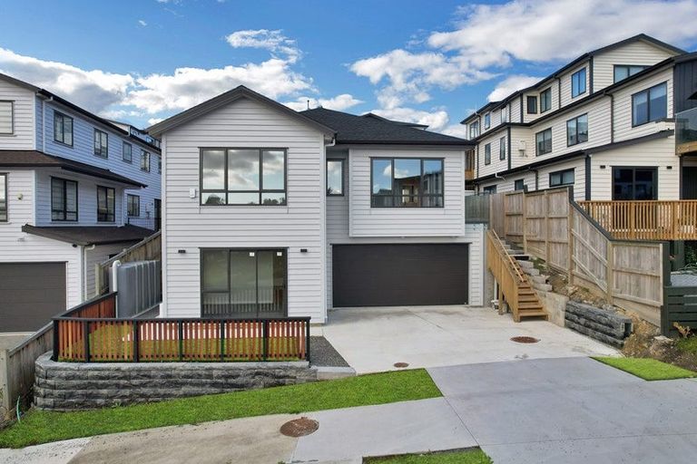 Photo of property in 5 Lawson Creek Street, Massey, Auckland, 0614