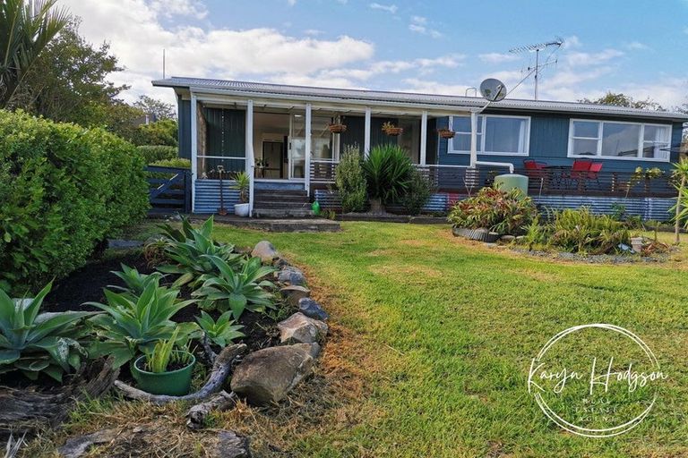 Photo of property in 9 Whaka Street, Maungaturoto, 0520