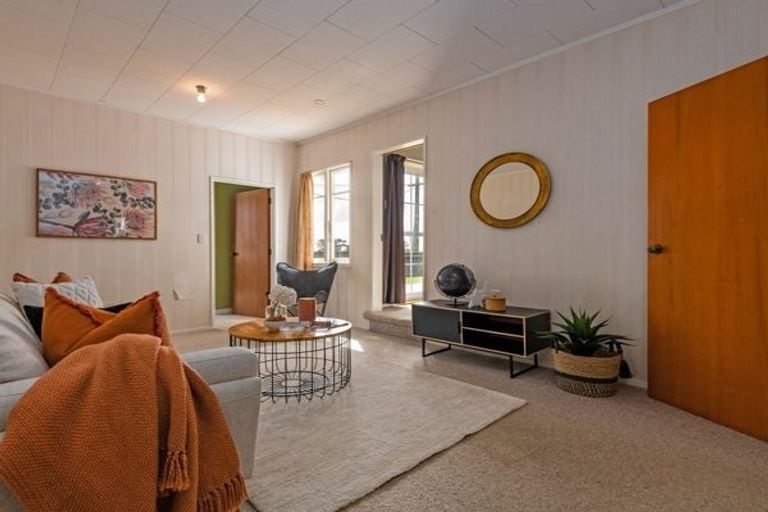 Photo of property in 10 Matipo Street, Tokomaru, Palmerston North, 4474