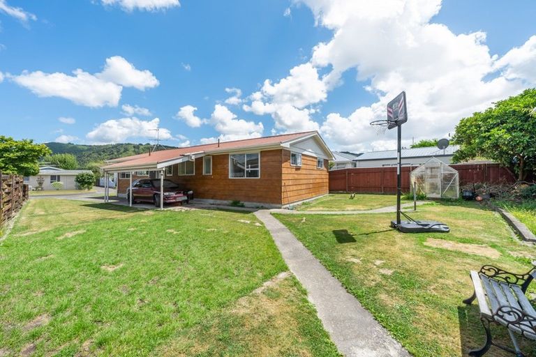 Photo of property in 20 Shanly Street, Brown Owl, Upper Hutt, 5018