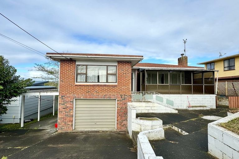 Photo of property in 45 Woodford Avenue, Henderson, Auckland, 0610