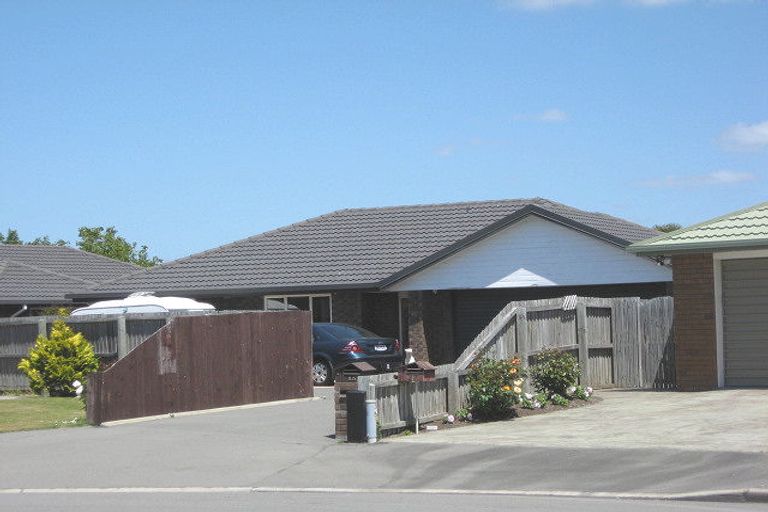 Photo of property in 1/25 Rue De La Mare, Parklands, Christchurch, 8083