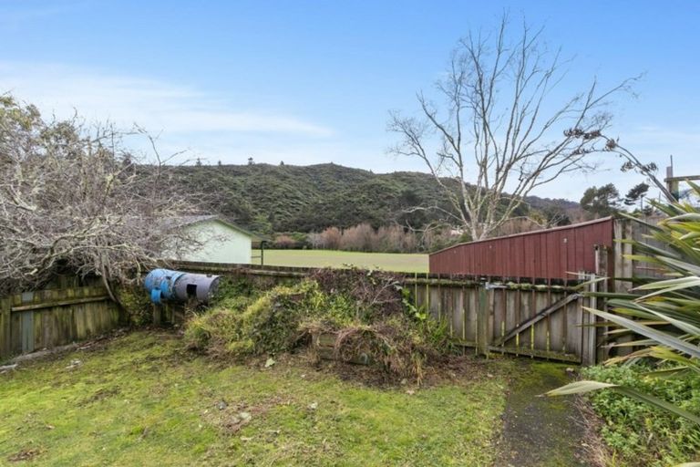 Photo of property in 95 Hine Road, Wainuiomata, Lower Hutt, 5014