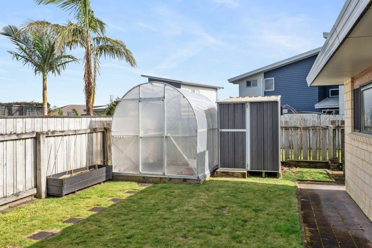 Photo of property in 44 Bermuda Place, One Tree Point, 0118