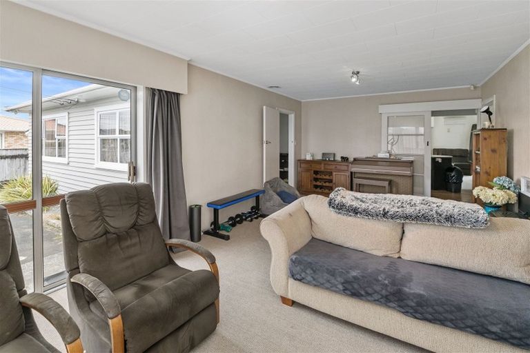 Photo of property in 24 Highbury Drive, Levin, 5510