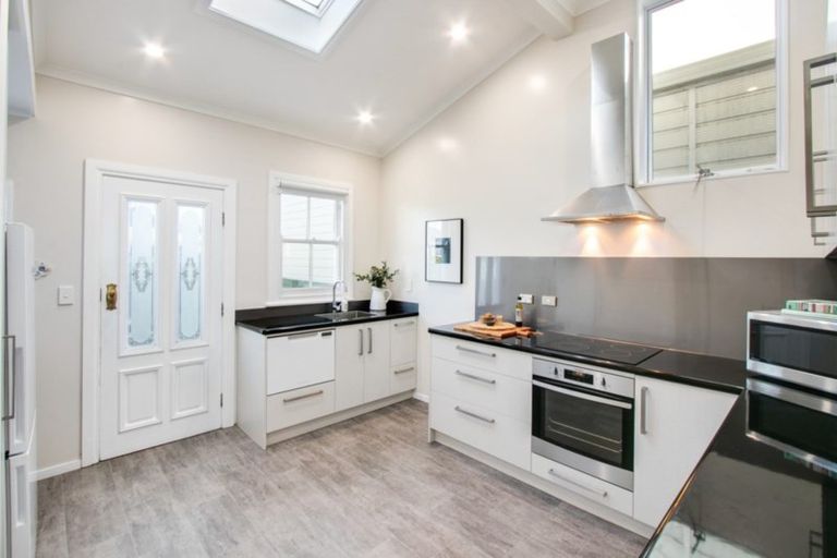 Photo of property in 11 Wellesley Road, Napier South, Napier, 4110