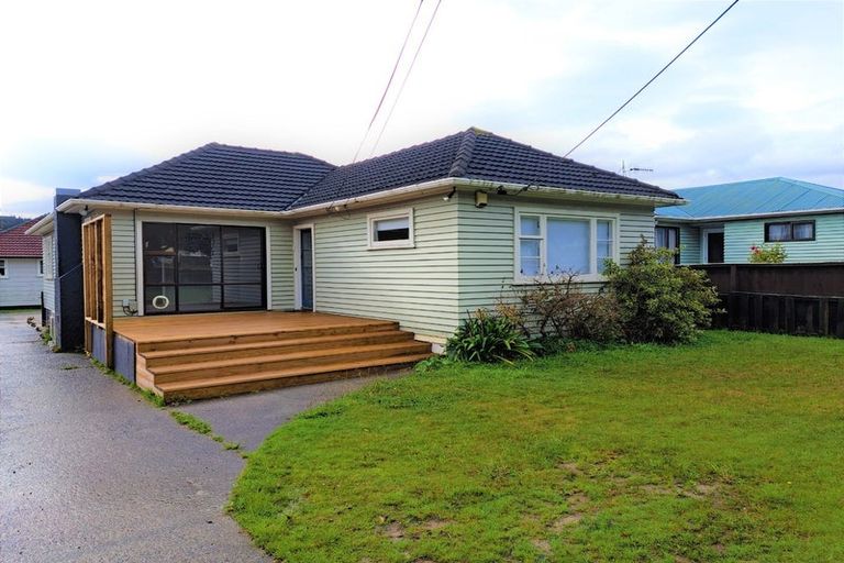 Photo of property in 152 Wainuiomata Road, Wainuiomata, Lower Hutt, 5014