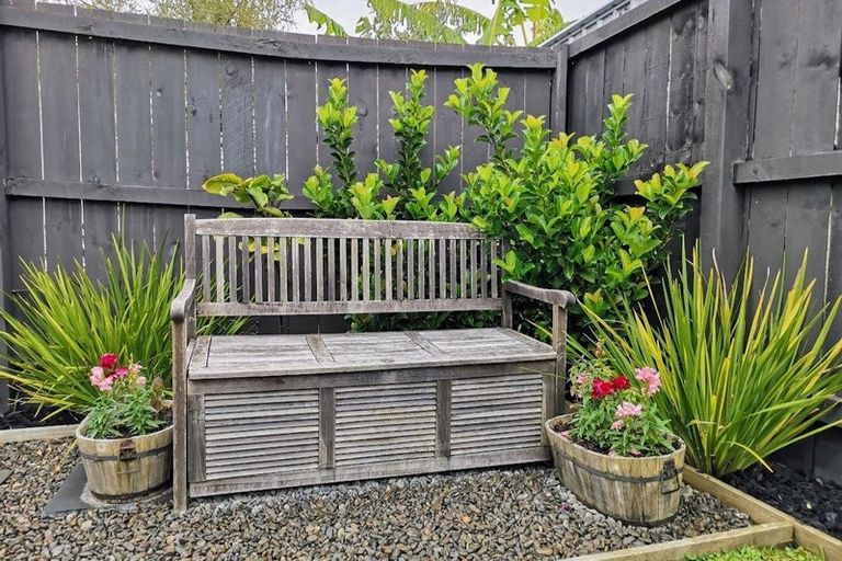 Photo of property in 12 Tarras Road, Kumeu, 0810