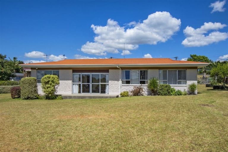 Photo of property in 15 Adams Place, Te Kamo, Whangarei, 0112