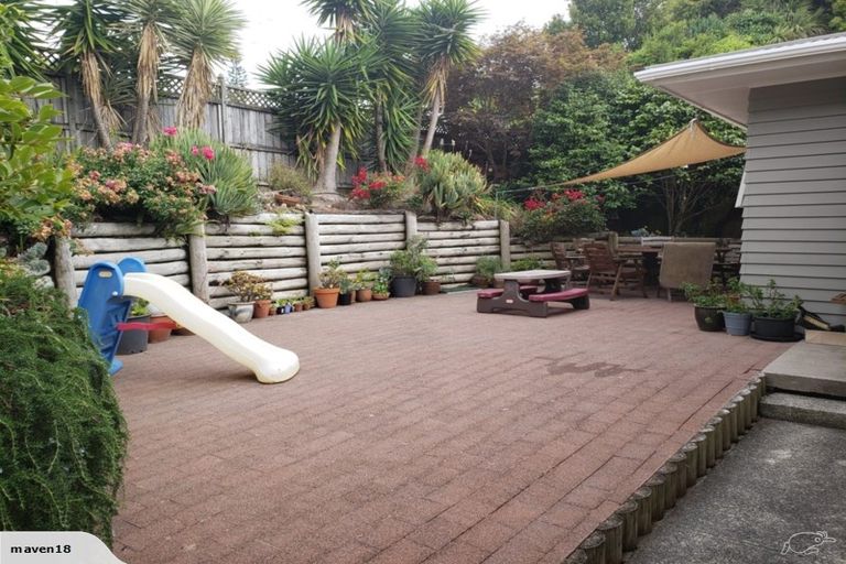 Photo of property in 88 Chivalry Road, Glenfield, Auckland, 0629