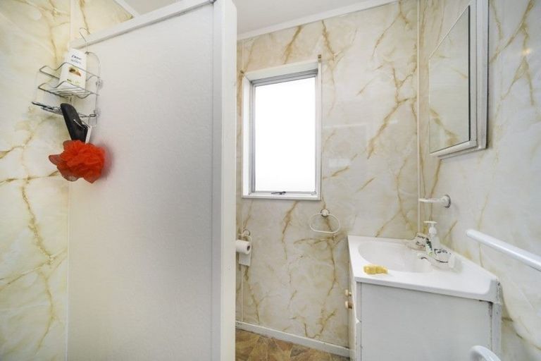 Photo of property in 18 Cumberland Place, Kelvin Grove, Palmerston North, 4414