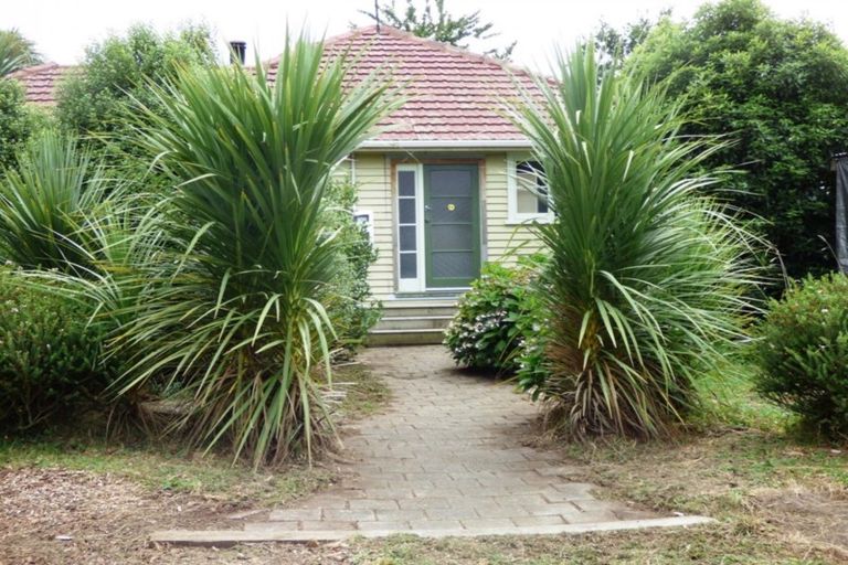 Photo of property in 13 Cross Street, Coalgate, 7673